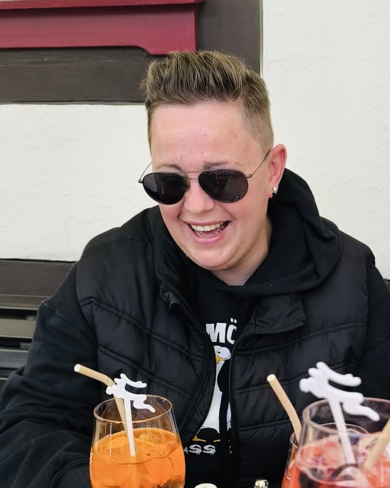 Nachdenkerin Was viele andere auch hier suchen? Die Eine! in